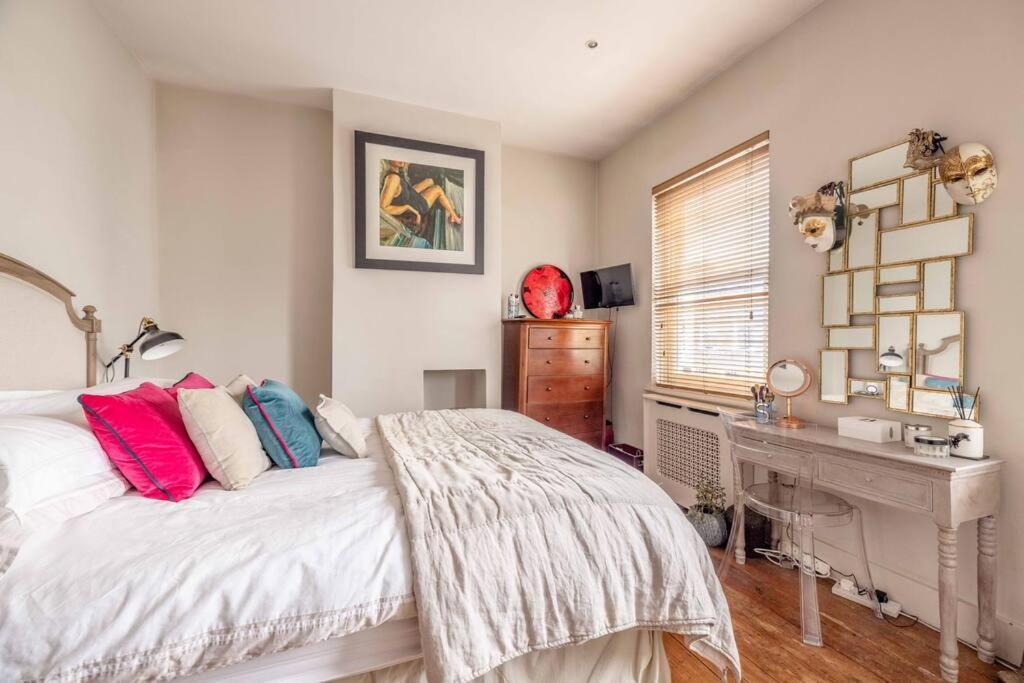 Villa Stylish 2-Bed House With Office And Private Garden Windsor Esterno foto